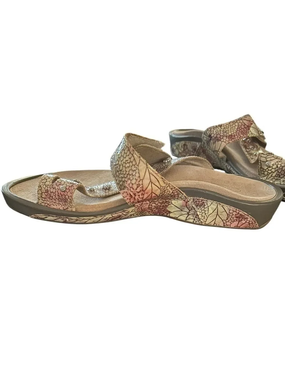 AETREX Izzy Adjustable Slide Sandals Rose Cream Gold Snakeskin Silvertone Studs